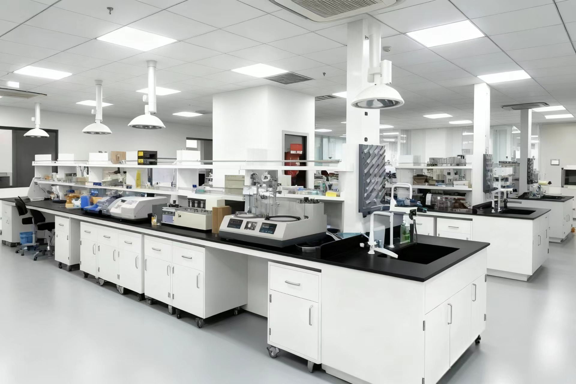 Wie werden Klebstoffe geprüft?