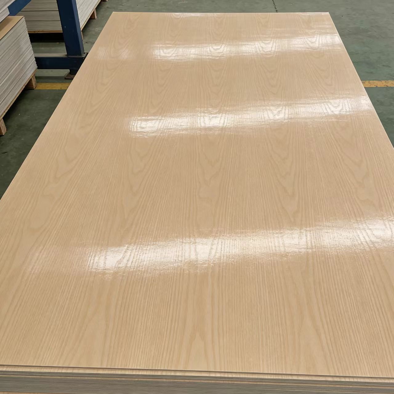 Benötigt PVC eine Grundierung oder reicht Kleber aus?